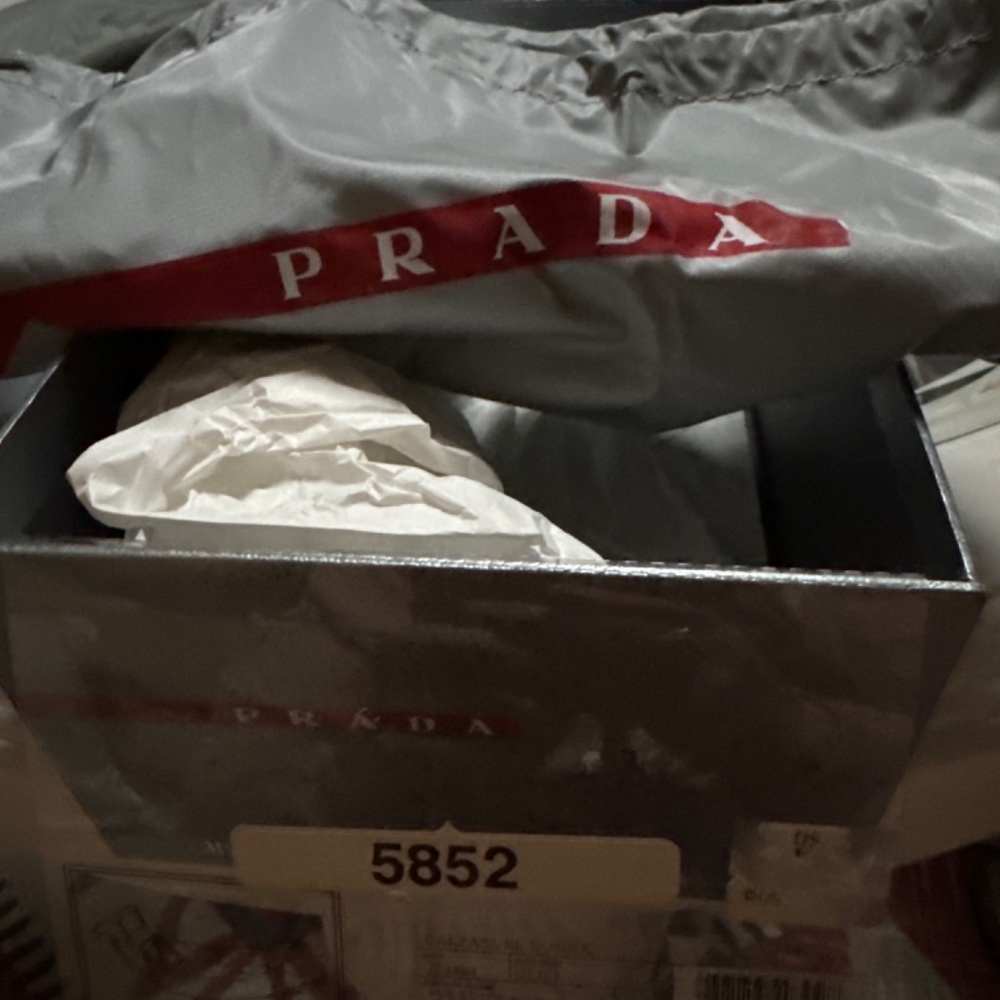 Prada - Picture 5 of 6